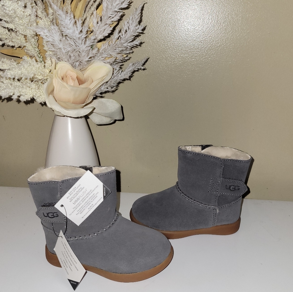 Ugg toddler boots size 6 grey